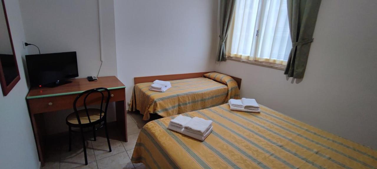 Hotel Zeus Lido Di Classe Room Only Luaran gambar