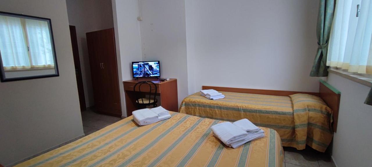 Hotel Zeus Lido Di Classe Room Only Luaran gambar