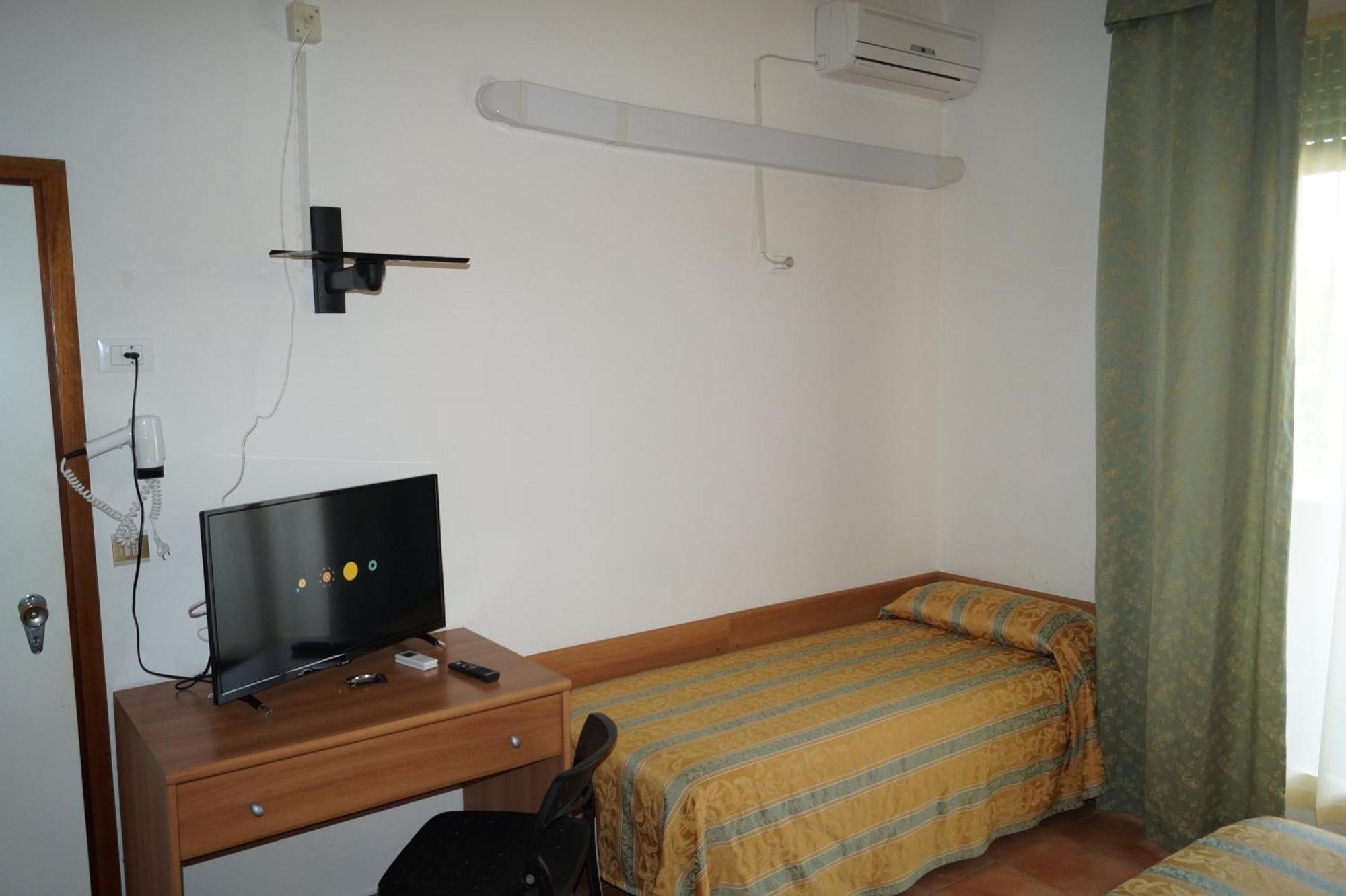 Hotel Zeus Lido Di Classe Room Only Bilik gambar