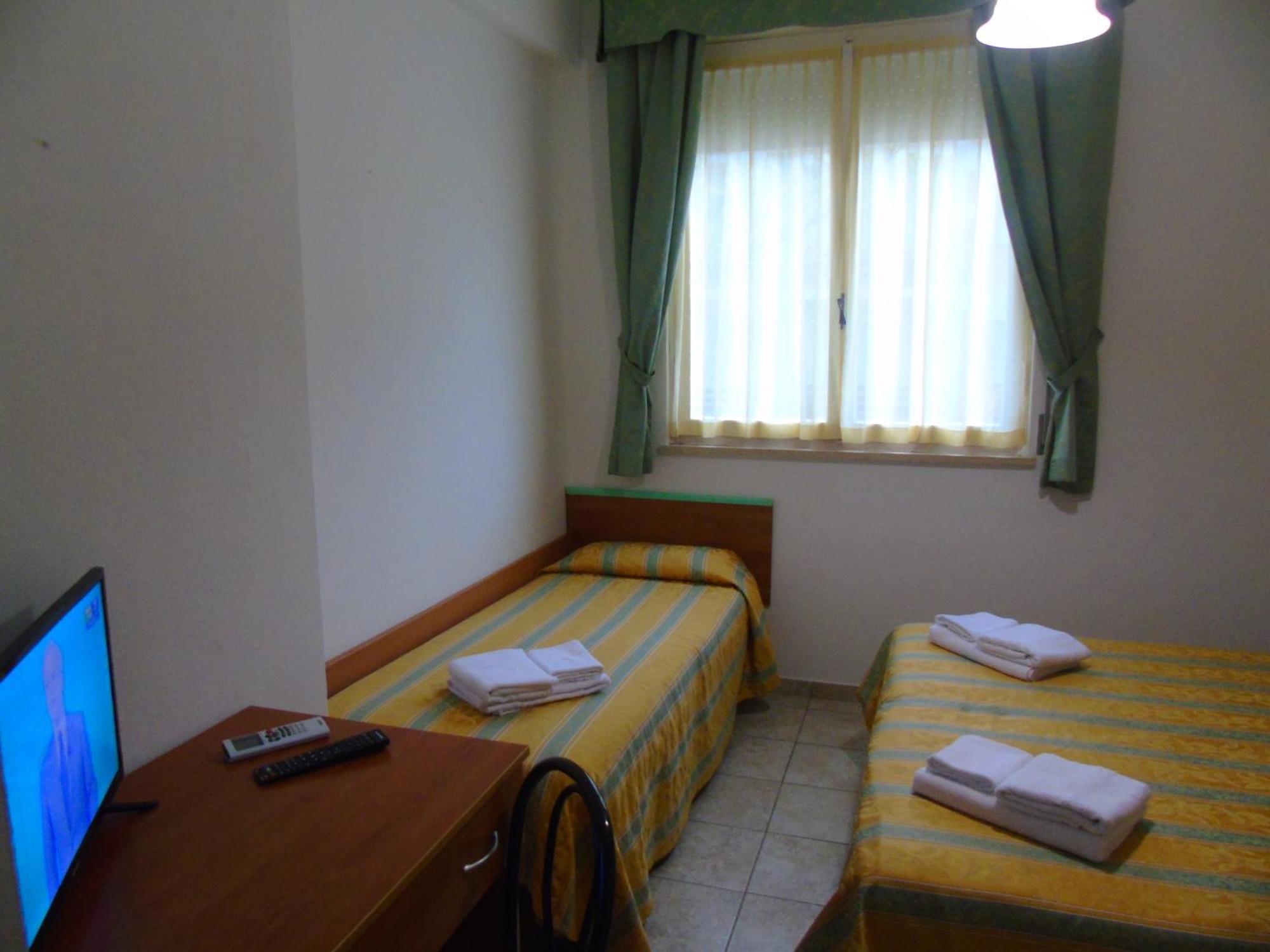 Hotel Zeus Lido Di Classe Room Only Luaran gambar