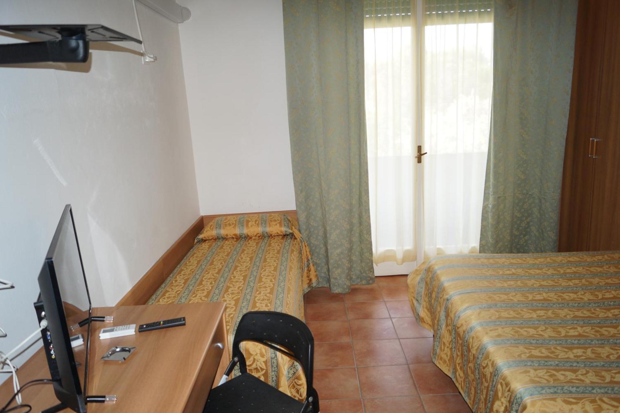 Hotel Zeus Lido Di Classe Room Only Bilik gambar
